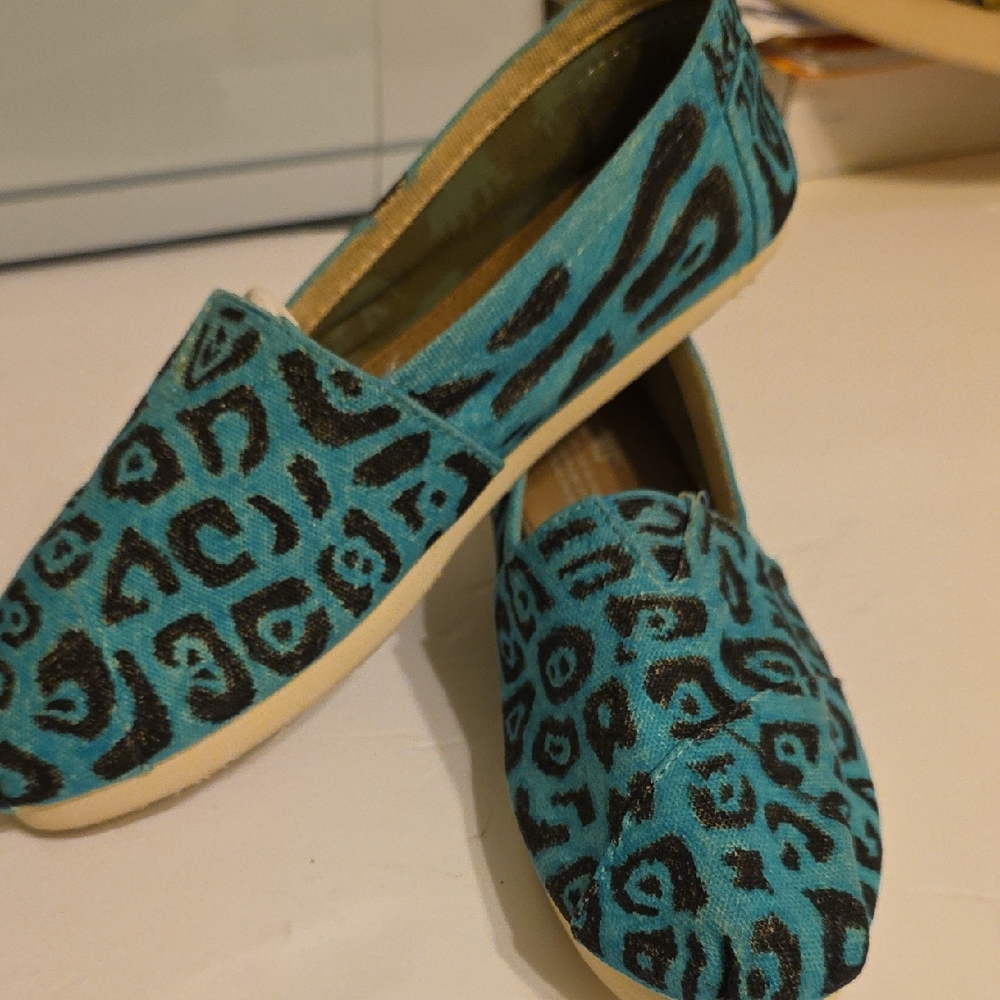 Toms Teal and Black Patterned Flats